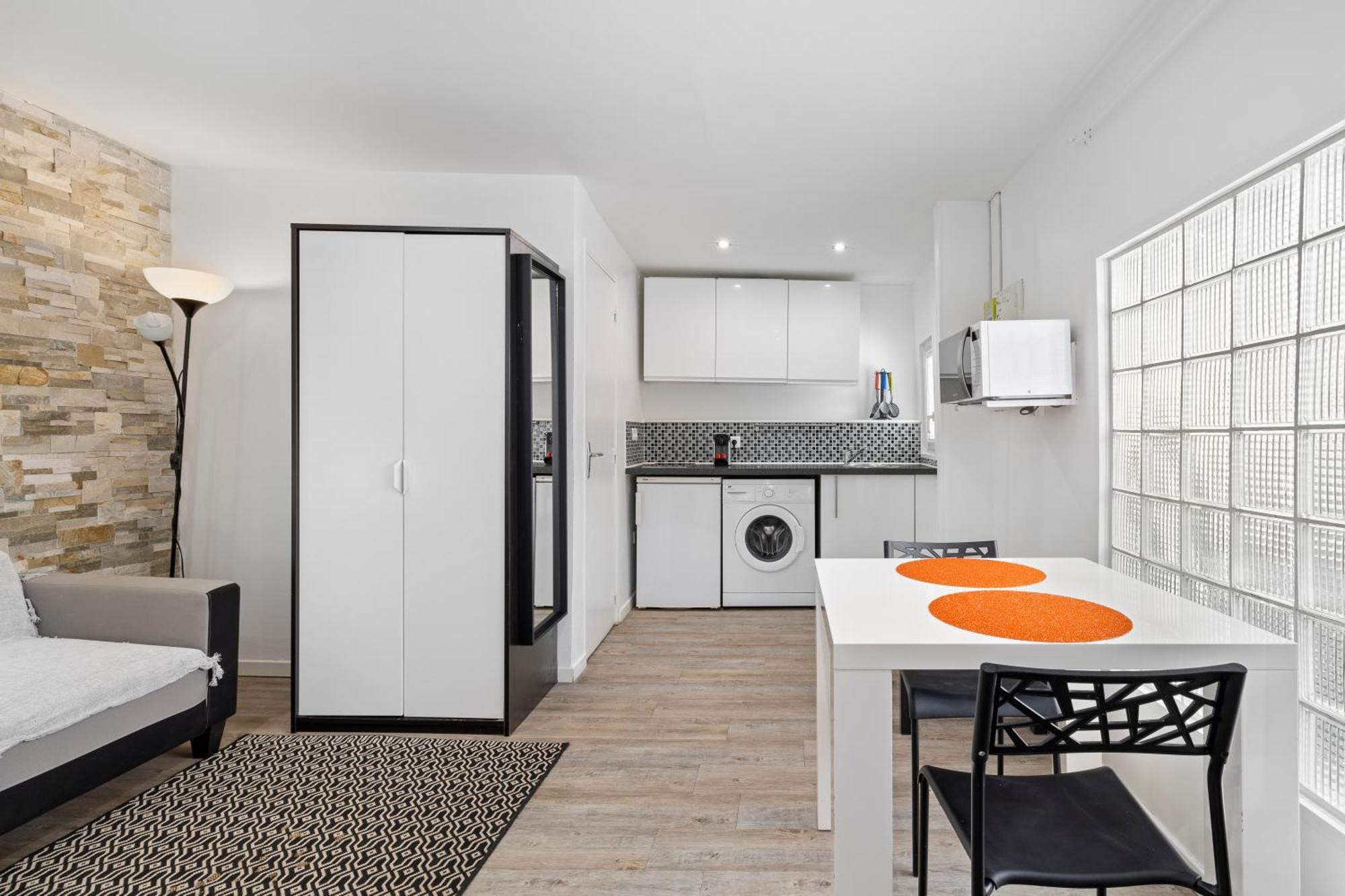Renting - Penchienatti - Chic & Modern Urban Pearl Massena Old Appartement Nice